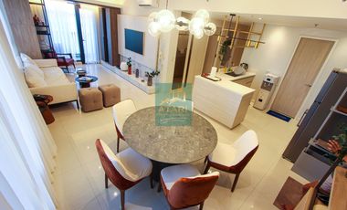 Luxurious 3BR Condo with Spectacular Views and Parking in Mandani Bay Suites