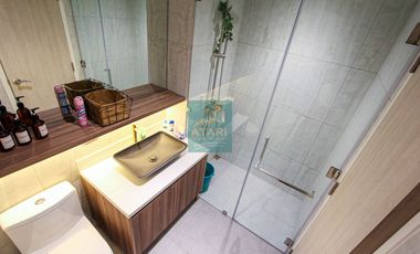 Luxurious 3BR Condo with Spectacular Views and Parking in Mandani Bay Suites