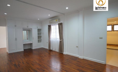 For Rent Ladawan Village, Corner unit with nice garden, Srinakarin Road, Samutprakan.