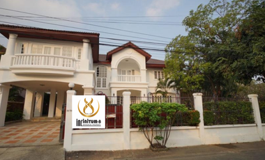 For Rent Ladawan Village, Corner unit with nice garden, Srinakarin Road, Samutprakan.
