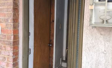 VENDO CASA DE 4 PISOS CON 3 APARTAMENTOS Y TERRAZA CUBIERTA