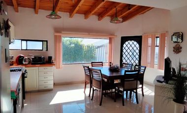 FRACC.VISTA REAL. Vive en contacto con la Naturaleza.   Aire puro, lagos, bosquecillos, 4 grados más fresco que abajo en QRO.,  Club social y deportivo muy completo, Seguridad 24/7.