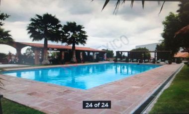 FRACC.VISTA REAL. Vive en contacto con la Naturaleza.   Aire puro, lagos, bosquecillos, 4 grados más fresco que abajo en QRO.,  Club social y deportivo muy completo, Seguridad 24/7.