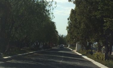 FRACC.VISTA REAL. Vive en contacto con la Naturaleza.   Aire puro, lagos, bosquecillos, 4 grados más fresco que abajo en QRO.,  Club social y deportivo muy completo, Seguridad 24/7.