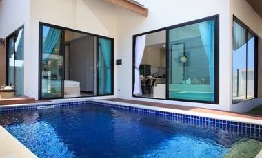 Detached house with pool, modern style, 2 bedrooms. Close to the beach, near the Motorway, and international schools in Pattaya.