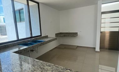 AMPLIA CASA PARA ENTREGA INMEDIATA EN SAN DIEGO CUTZ AL NORTE DE MÉRIDA