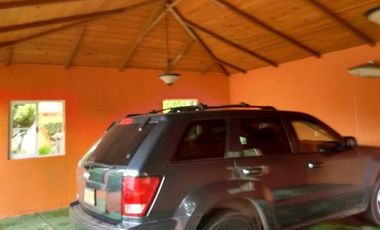 CASA EN UN SOLO NIVEL CERCA DE LOS ENCINOS