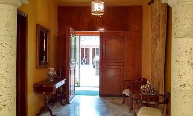 CASA EN UN SOLO NIVEL CERCA DE LOS ENCINOS