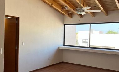 Hermosa Casa en Venta en Balvanera (Villa Toscana) Amplias Áreas Verdes