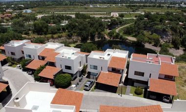 Hermosa Casa en Venta en Balvanera (Villa Toscana) Amplias Áreas Verdes