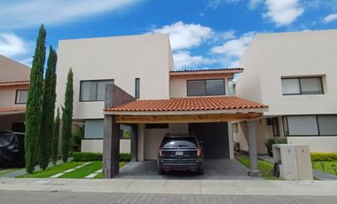 Hermosa Casa en Venta en Balvanera (Villa Toscana) Amplias Áreas Verdes