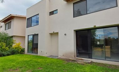 Hermosa Casa en Venta en Balvanera (Villa Toscana) Amplias Áreas Verdes