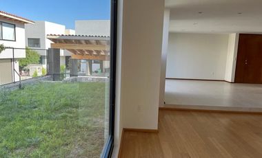 Hermosa Casa en Venta en Balvanera (Villa Toscana) Amplias Áreas Verdes