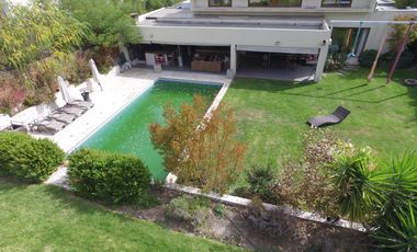 EXCEPCIONAL PROPIEDAD UBICADA EN CHICUREO 1.100 MT2  DE TERRENO , UBICACION EN SECTOR EXCLUSIVO DE CHICUREO , PIEDRA ROJA