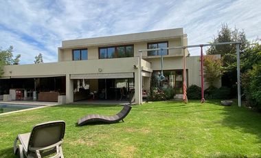 EXCEPCIONAL PROPIEDAD UBICADA EN CHICUREO 1.100 MT2  DE TERRENO , UBICACION EN SECTOR EXCLUSIVO DE CHICUREO , PIEDRA ROJA