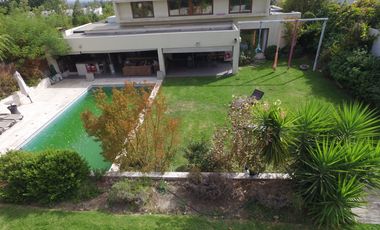 EXCEPCIONAL PROPIEDAD UBICADA EN CHICUREO 1.100 MT2  DE TERRENO , UBICACION EN SECTOR EXCLUSIVO DE CHICUREO , PIEDRA ROJA