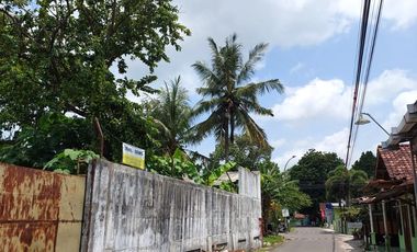 Gudang Luas dan Strategis dekat Jalan Bantul