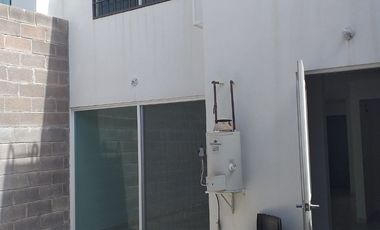 CASA EN RENTA ZONA INDUSTRIAL  LOS LAGOS WTC Y MILLENIUM LA PILA SLP