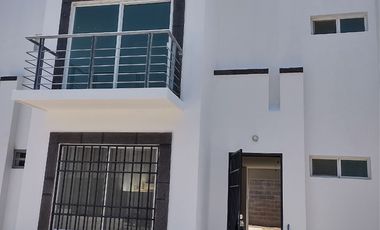 CASA EN RENTA ZONA INDUSTRIAL  LOS LAGOS WTC Y MILLENIUM LA PILA SLP