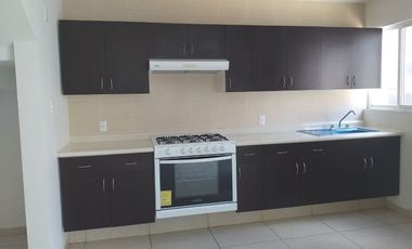 CASA EN RENTA ZONA INDUSTRIAL  LOS LAGOS WTC Y MILLENIUM LA PILA SLP
