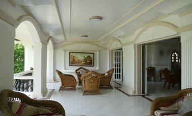 Rush Sale: 7=bedroom furnished  house with a big garden, for sale in a resort subdivision - Mactan, Cebu