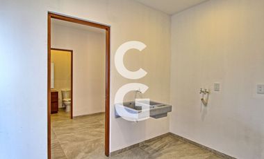 Casa en Venta en Cancun en Residencial Lagos del Sol con Alberca y Jardin