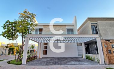 Casa en Venta en Cancun en Residencial Lagos del Sol con Alberca y Jardin