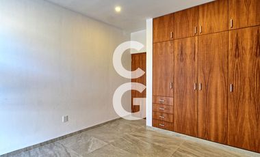 Casa en Venta en Cancun en Residencial Lagos del Sol con Alberca y Jardin