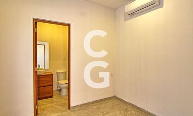 Casa en Venta en Cancun en Residencial Lagos del Sol con Alberca y Jardin