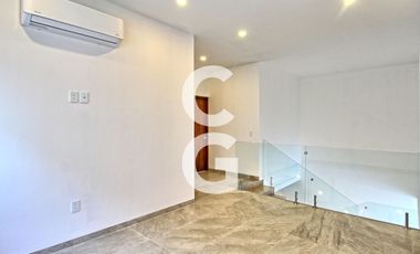 Casa en Venta en Cancun en Residencial Lagos del Sol con Alberca y Jardin