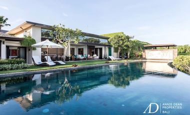 FREEHOLD MASTERPIECE VILLA WITH 3-POOLS IN PANDAWA UNGASAN
