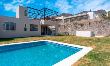 CASAS EN CHAPALA JALISCO, CONSTRUIDAS EN UNA SOLA PLANTA, CON ROOF GARDEN Y VISTA HACIA LA LAGUNA!