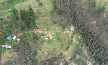 SE VENDE AMPLIO TERRENO EN SAN BARTOLOMÉ, SIGSIG, AZUAY.