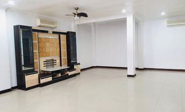 UNFURNISHED TOWNHOUSE WITH 2-BEDROOM FOR RENT!