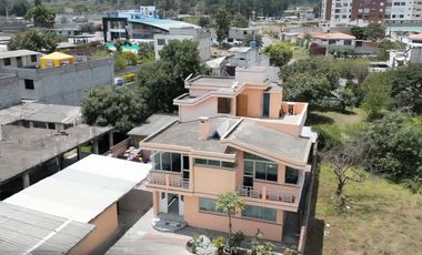 Casa Rentera en Venta en Tumbaco, de 605 m2 👉 Cerca de la Ruta Viva ✅