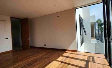 dijual rumah mewah sangat nyaman ditempati bebas banjir di kemang jakarta selatan