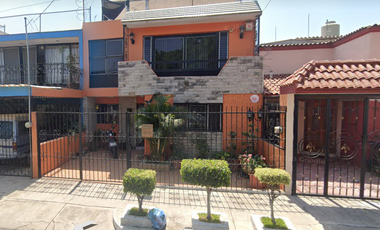 Casa de Oportunidad en Rio Turbio, Jardines del Rosario, Guadalajara