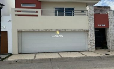 Se renta casa AMUEBLADA en Privada con acceso controlado, área común con alberca