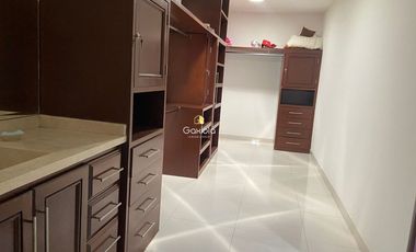 Se renta casa AMUEBLADA en Privada con acceso controlado, área común con alberca