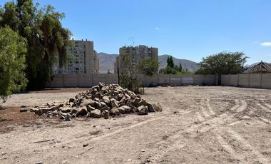 GRAN TERRENO COMERCIAL - CALLE PEDRO DE VALDIVIA.-