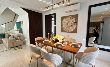 BF Homes 5 BR Townhouse For Sale in Parañaque City For Sale