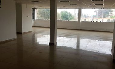 Venta de amplio Local en Av Aramburu a un paso de la vía expresa - San Isidro