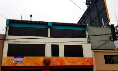 Venta de amplio Local en Av Aramburu a un paso de la vía expresa - San Isidro