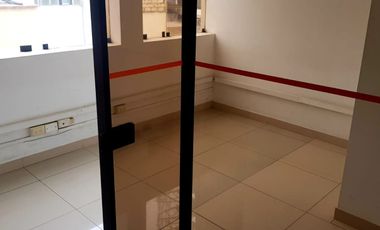 Venta de amplio Local en Av Aramburu a un paso de la vía expresa - San Isidro