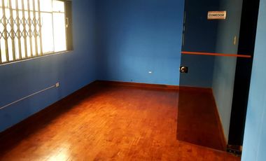 Venta de amplio Local en Av Aramburu a un paso de la vía expresa - San Isidro