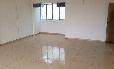 Venta de amplio Local en Av Aramburu a un paso de la vía expresa - San Isidro