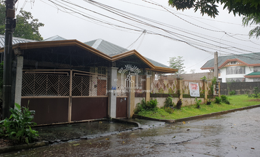Rebuild or renovate this house: for sale in Capitol Homes, Quezon City
