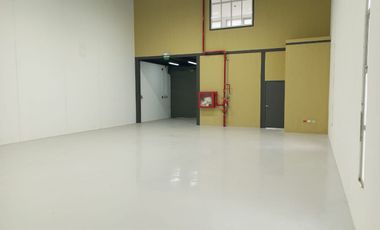Bodega de alquiler en el Parque de Negocios Nexus, Autopista Narcisa de Jesús.
