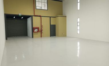 Bodega de alquiler en el Parque de Negocios Nexus, Autopista Narcisa de Jesús.