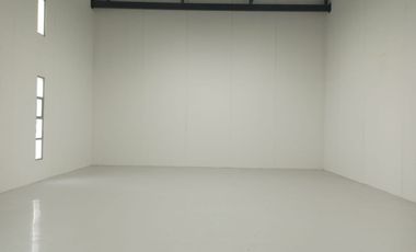 Bodega de alquiler en el Parque de Negocios Nexus, Autopista Narcisa de Jesús.